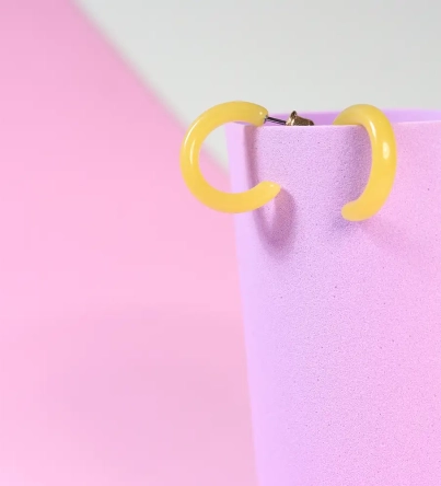 accessories-earring-yellow-hoop.webp